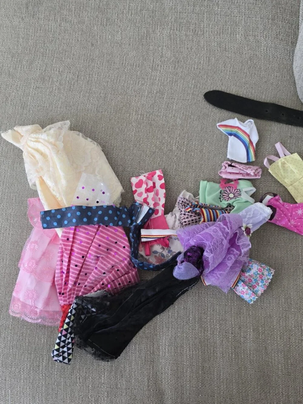 Huge Barbie Dolls, Clothes And Accessories Lot See description
